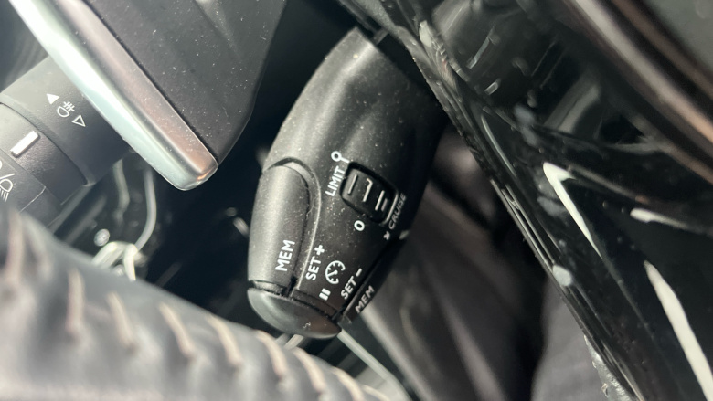 Peugeot 208 1.2 PureTech 100 Allure 5dr EAT8 Petrol Hatchback